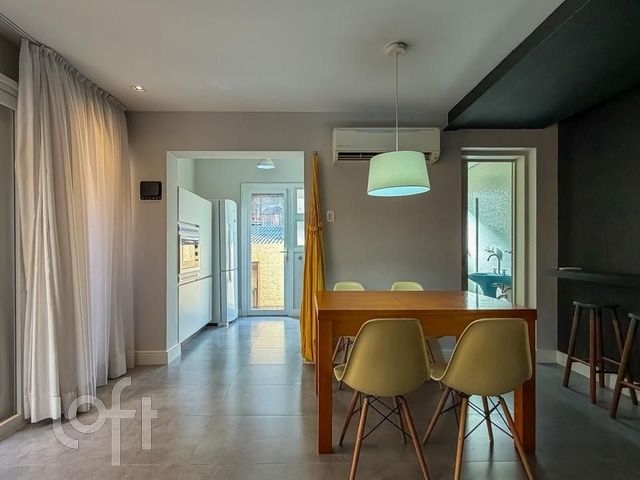 Apartamento com 70m², 2 dormitórios, 1 suíte, 1 vaga, Petrópolis em Porto Alegre