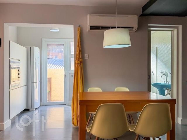 Apartamento com 70m², 2 dormitórios, 1 suíte, 1 vaga, Petrópolis em Porto Alegre