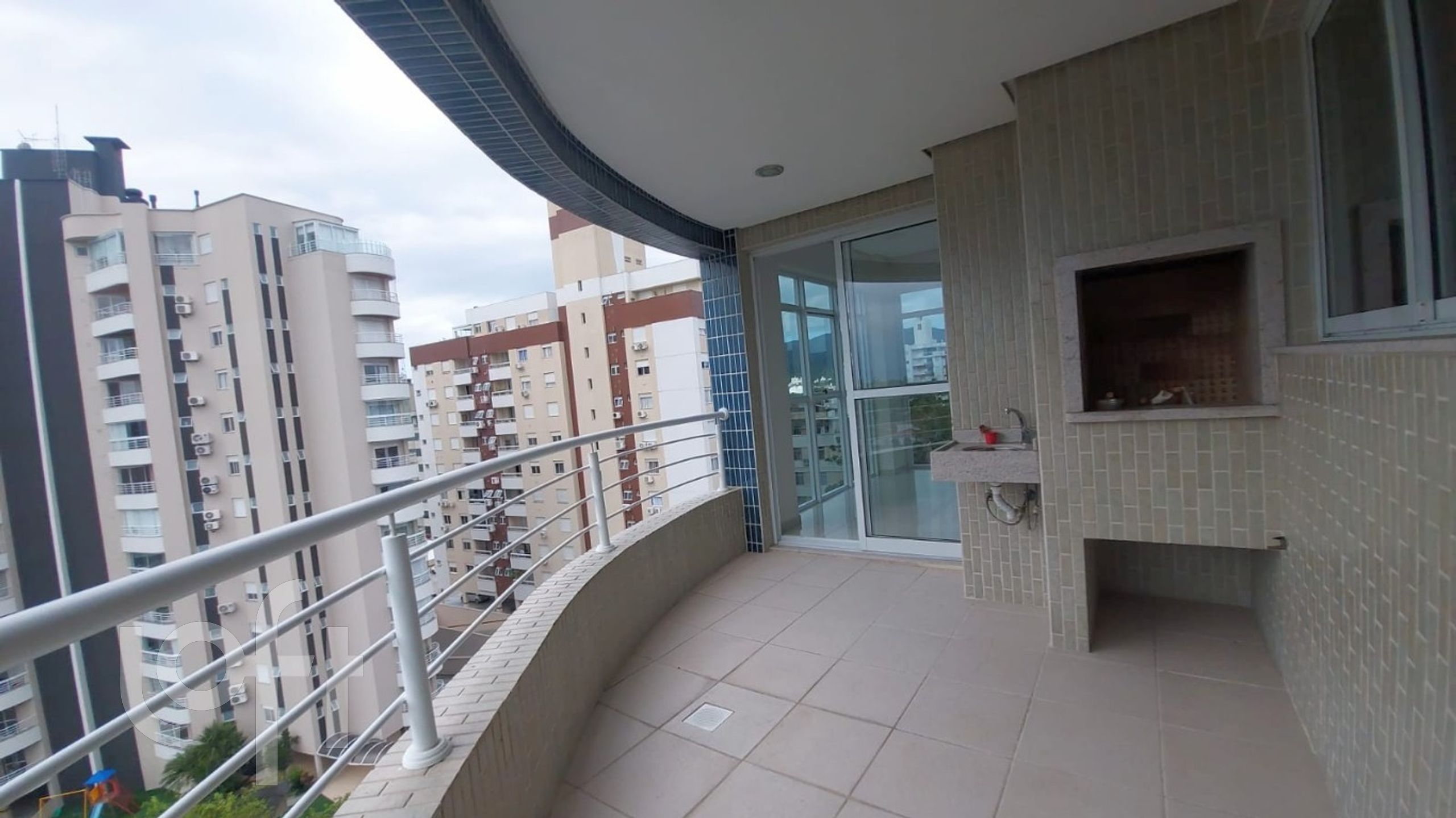 Apartamentos com 140m², 3 quartos, 2 suítes, 2 garagens, no bairro Agronômica em Florianópolis