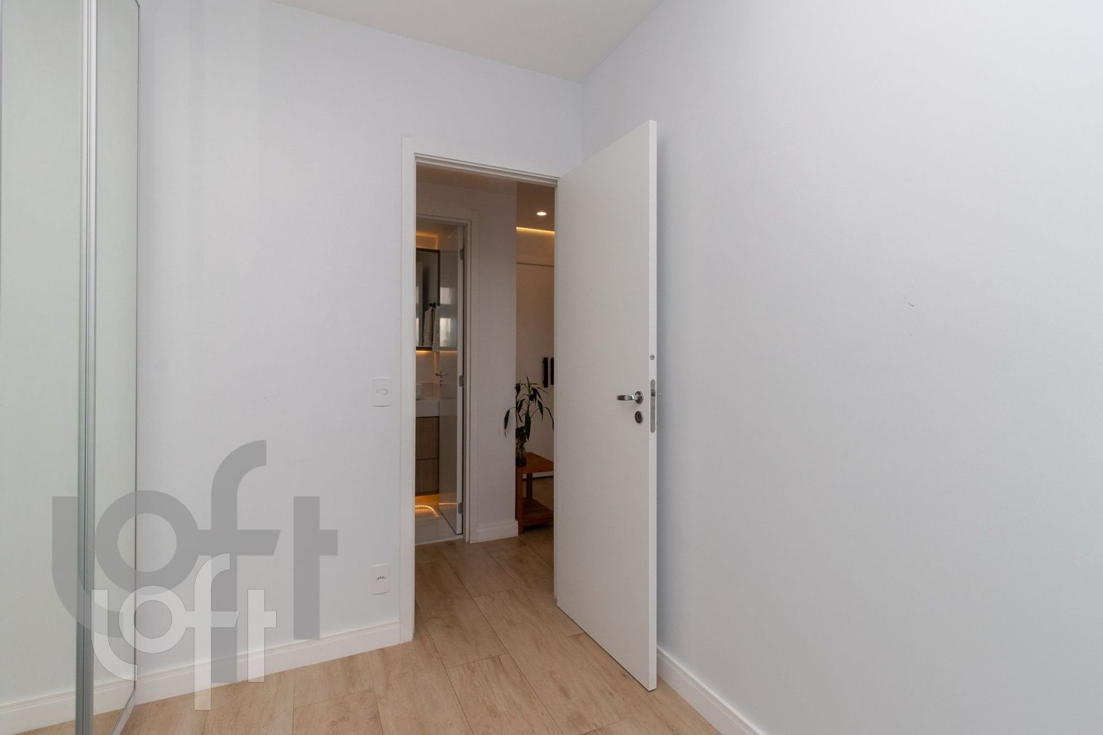 Apartamento à venda com 2 quartos, 57m² - Foto 2