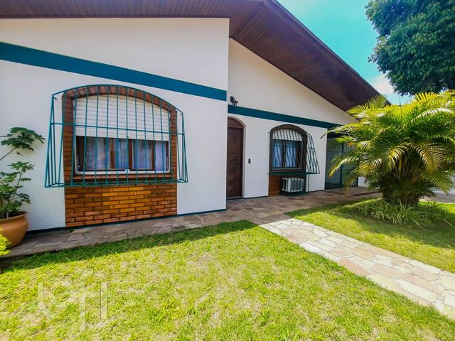 Casa com 187m², 3 dormitórios, 1 suíte, 3 vagas, Vila Ipiranga em Porto Alegre