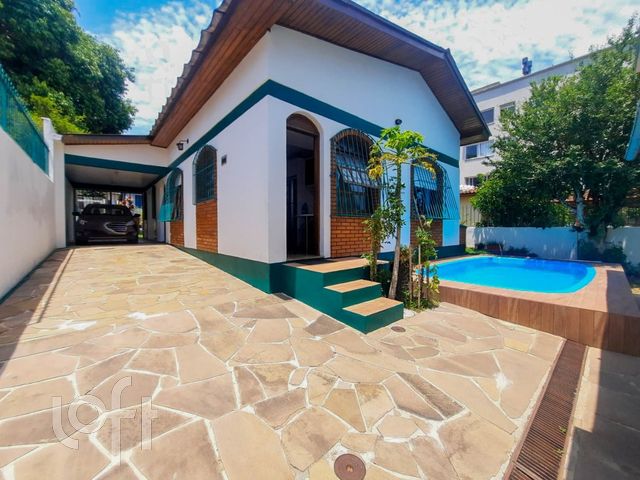 Casa com 187m², 3 dormitórios, 1 suíte, 3 vagas, Vila Ipiranga em Porto Alegre