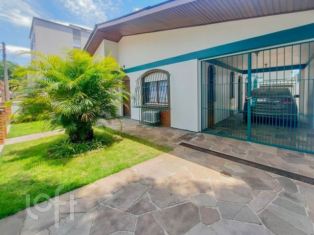 Casa com 187m², 3 dormitórios, 1 suíte, 3 vagas, Vila Ipiranga em Porto Alegre