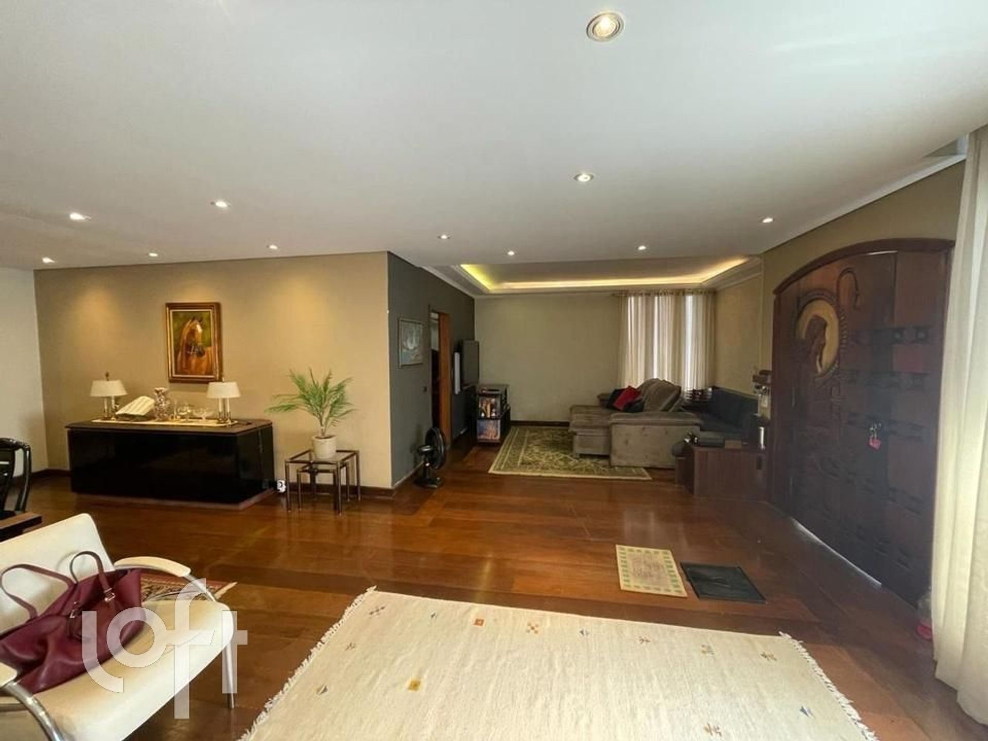 Casa à venda com 3 quartos, 600m² - Foto 1