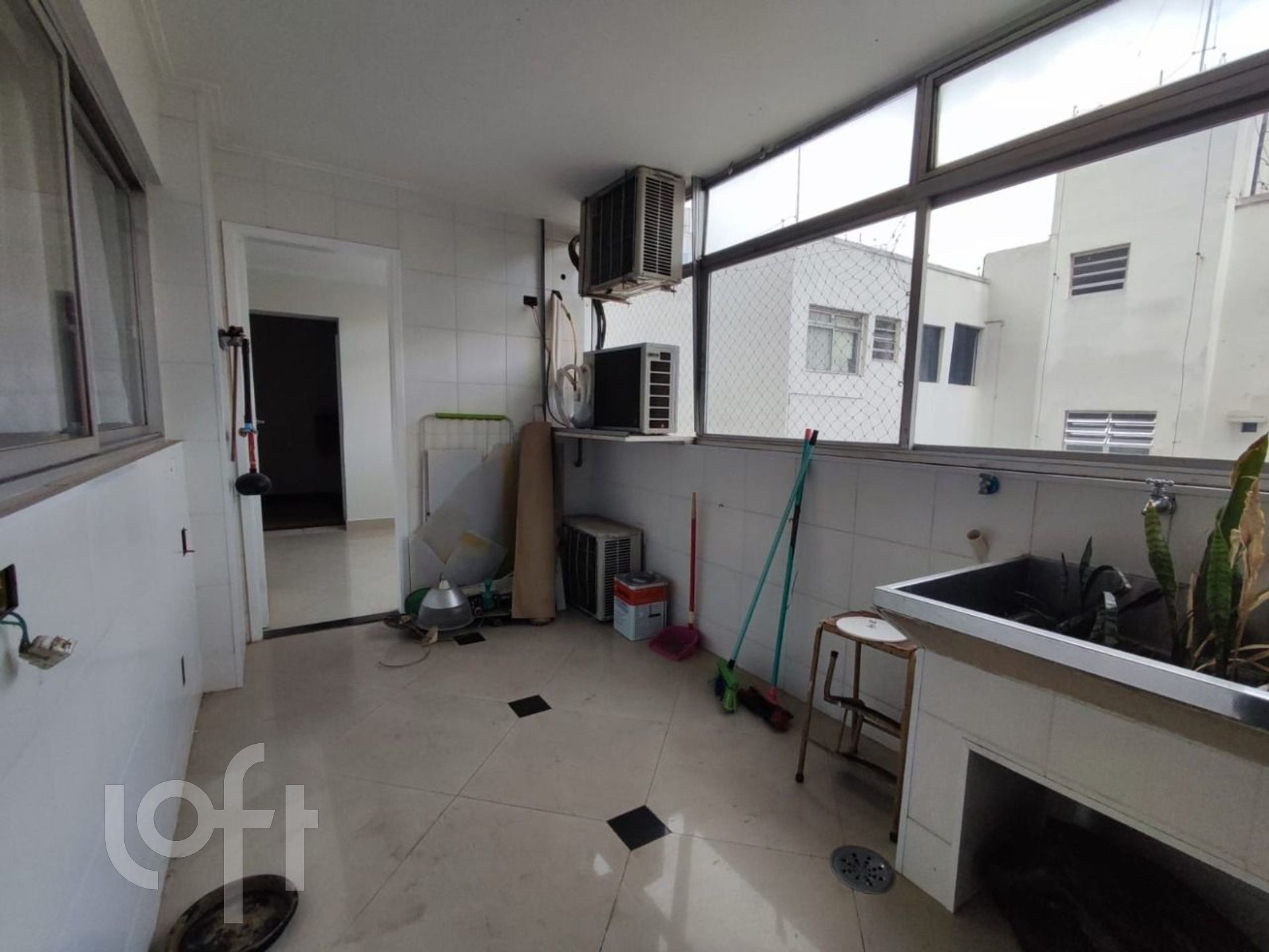 Apartamento à venda com 3 quartos, 198m² - Foto 3