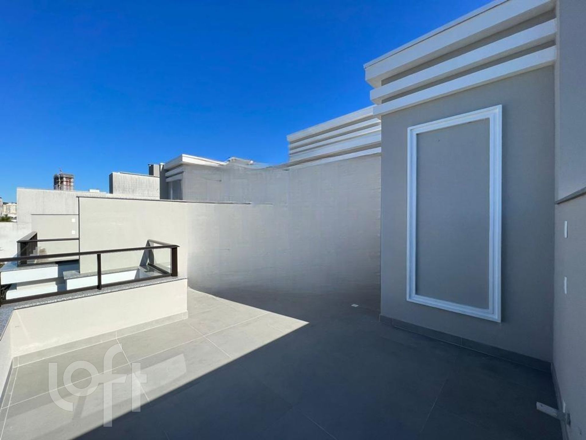 Casa Residencial com 205m², 3 quartos, 3 suítes, 2 garagens, no bairro Centro em Balneário Camboriú