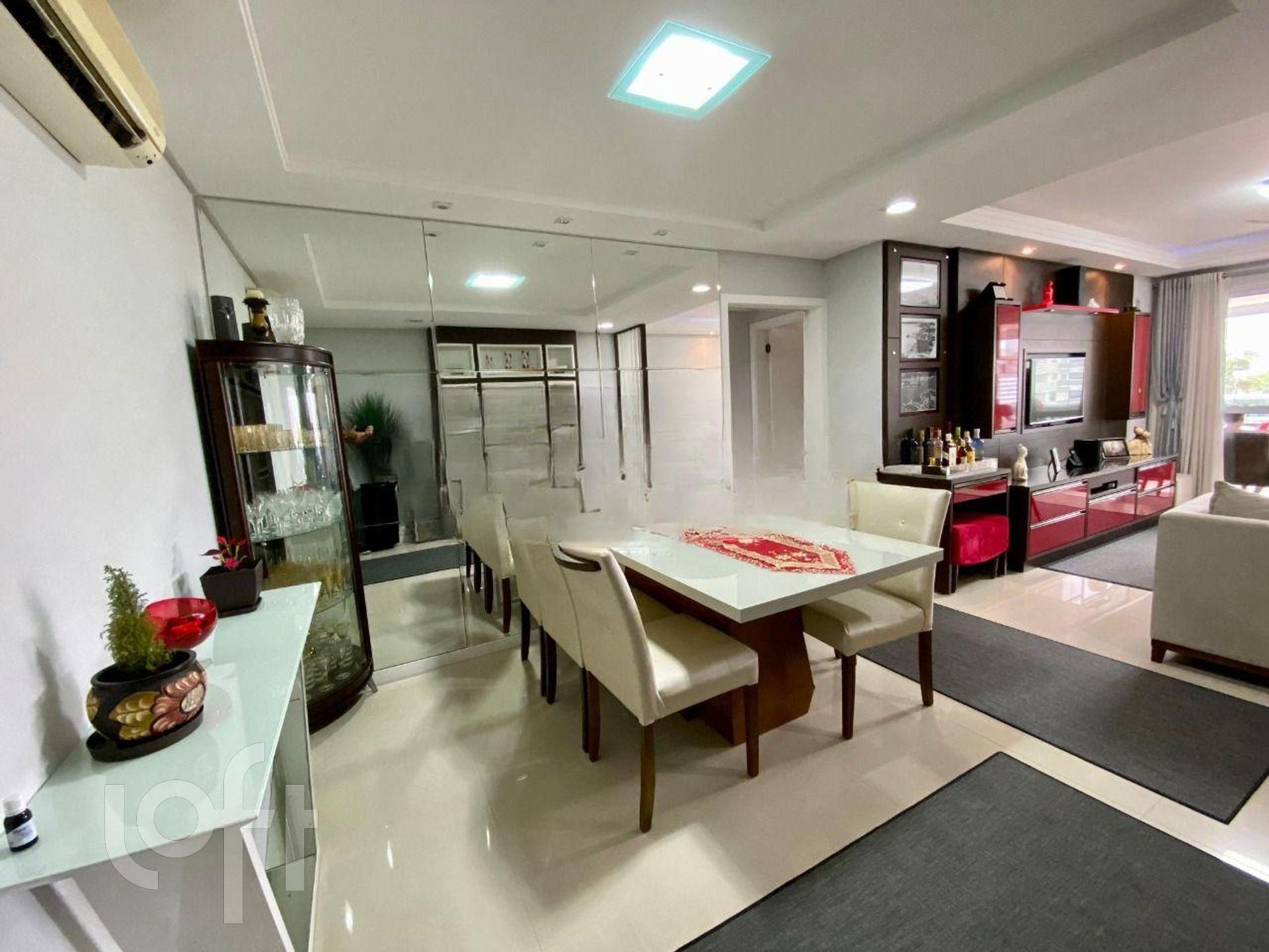 Apartamentos com 122m², 3 quartos, 2 suítes, 2 garagens, no bairro Canto em Florianópolis