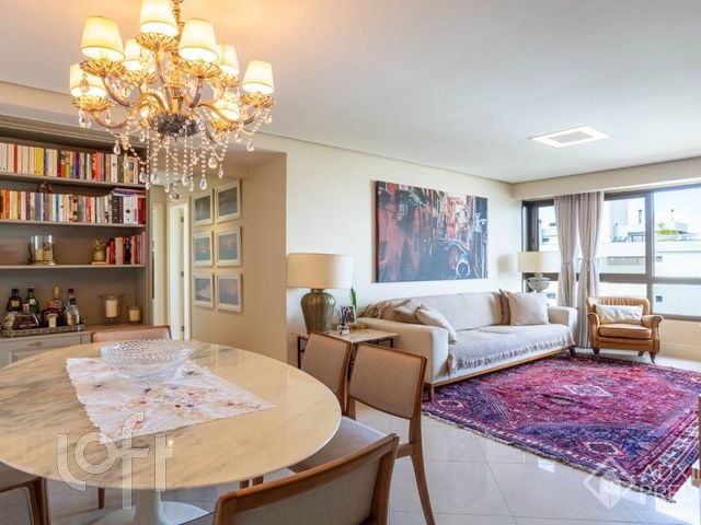 Apartamento com 74m², 2 dormitórios, 1 suíte, 1 vaga, Petrópolis em Porto Alegre
