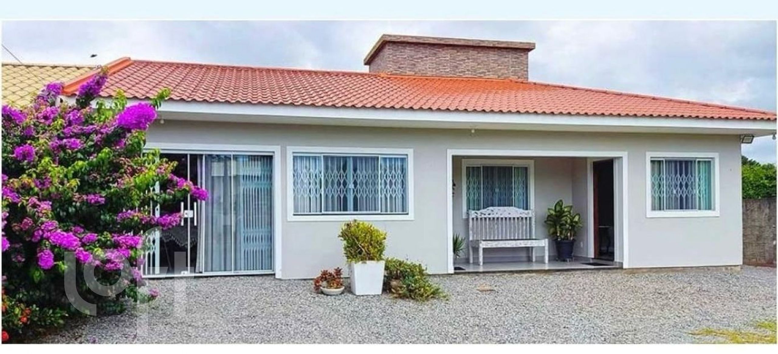 Casa à venda em Pinheira com 120 m², 3 quartos, 2 suítes, 2 vagas