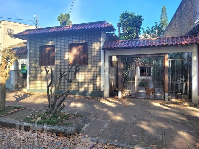 Casa com 367m², 3 dormitórios, 3 vagas, São João em Porto Alegre