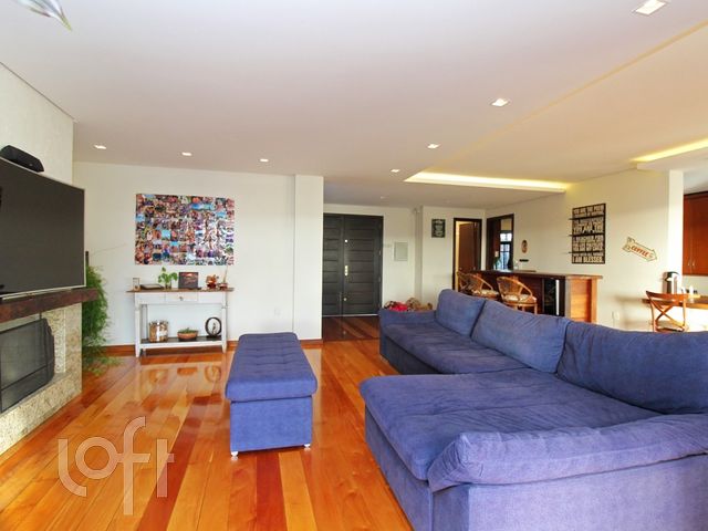 Casa com 484m², 4 dormitórios, 2 suítes, 4 vagas, Chácara das Pedras em Porto Alegre