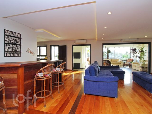 Casa com 484m², 4 dormitórios, 2 suítes, 4 vagas, Chácara das Pedras em Porto Alegre