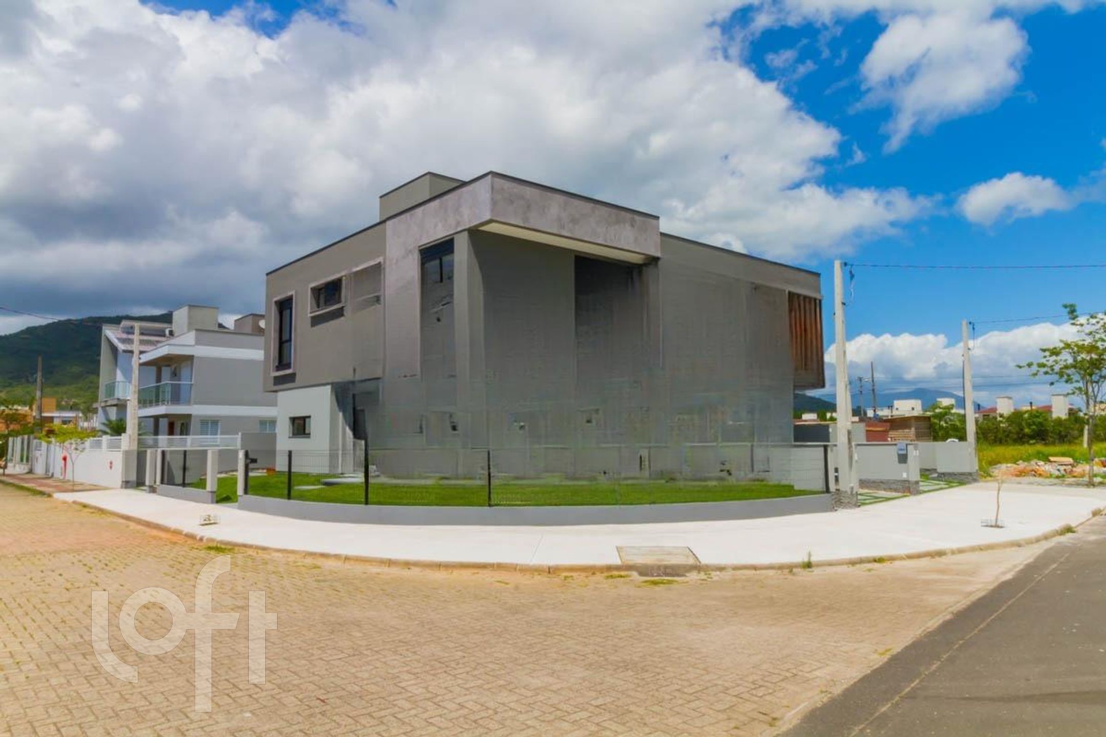 Casa Residencial com 140m², 3 quartos, 1 suíte, no bairro Moenda em Florianópolis