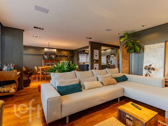 Apartamento com 210m², 3 dormitórios, 1 suíte, 2 vagas, Auxiliadora em Porto Alegre