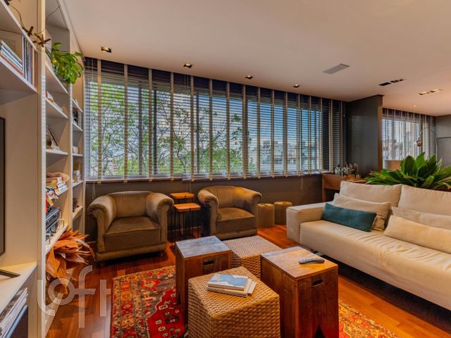 Apartamento com 210m², 3 dormitórios, 1 suíte, 2 vagas, Auxiliadora em Porto Alegre