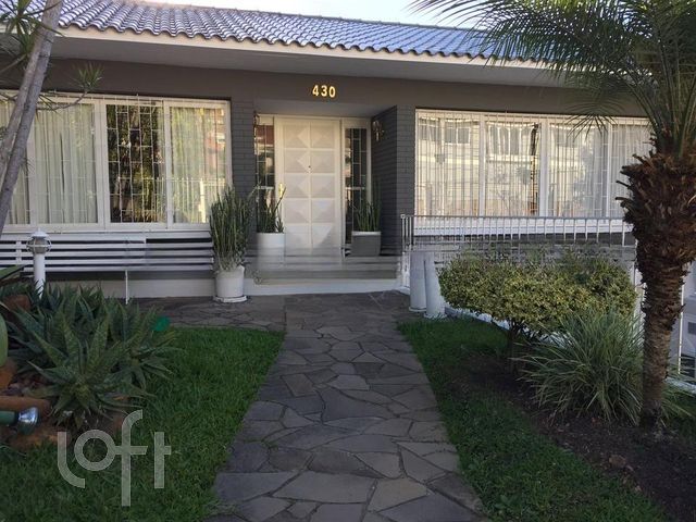 Casa com 392m², 5 dormitórios, 2 suítes, 5 vagas, Chácara das Pedras em Porto Alegre