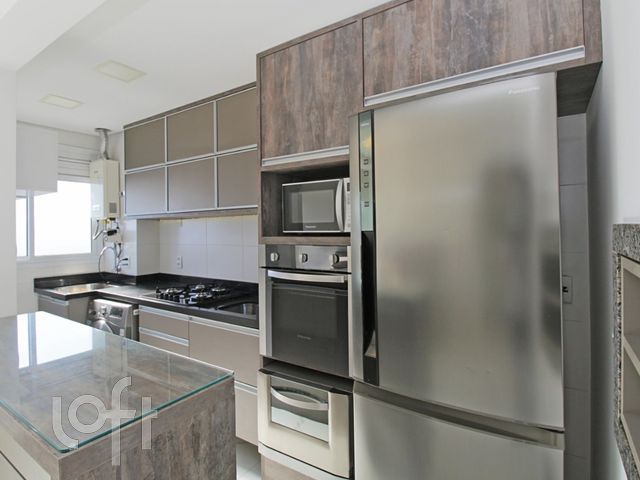 Apartamento com 65m², 2 dormitórios, 1 suíte, 2 vagas, Higienópolis em Porto Alegre