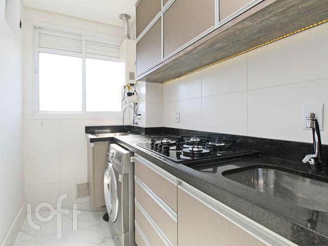 Apartamento com 65m², 2 dormitórios, 1 suíte, 2 vagas, Higienópolis em Porto Alegre
