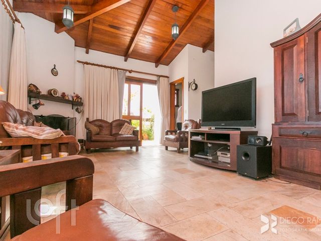 Apartamento com 271m², 3 dormitórios, 1 suíte, 2 vagas, Petrópolis em Porto Alegre