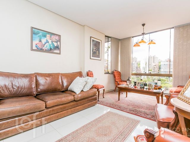 Apartamento com 271m², 3 dormitórios, 1 suíte, 2 vagas, Petrópolis em Porto Alegre