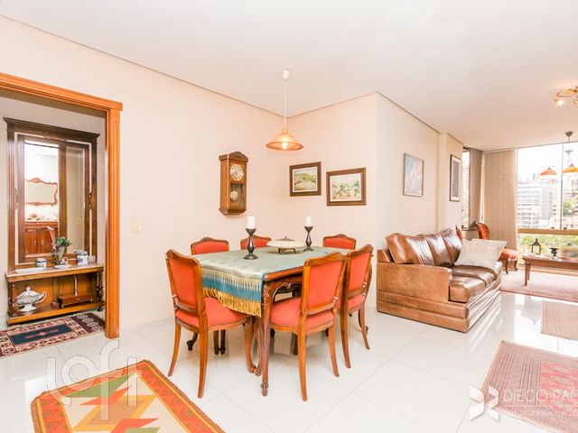 Apartamento com 271m², 3 dormitórios, 1 suíte, 2 vagas, Petrópolis em Porto Alegre