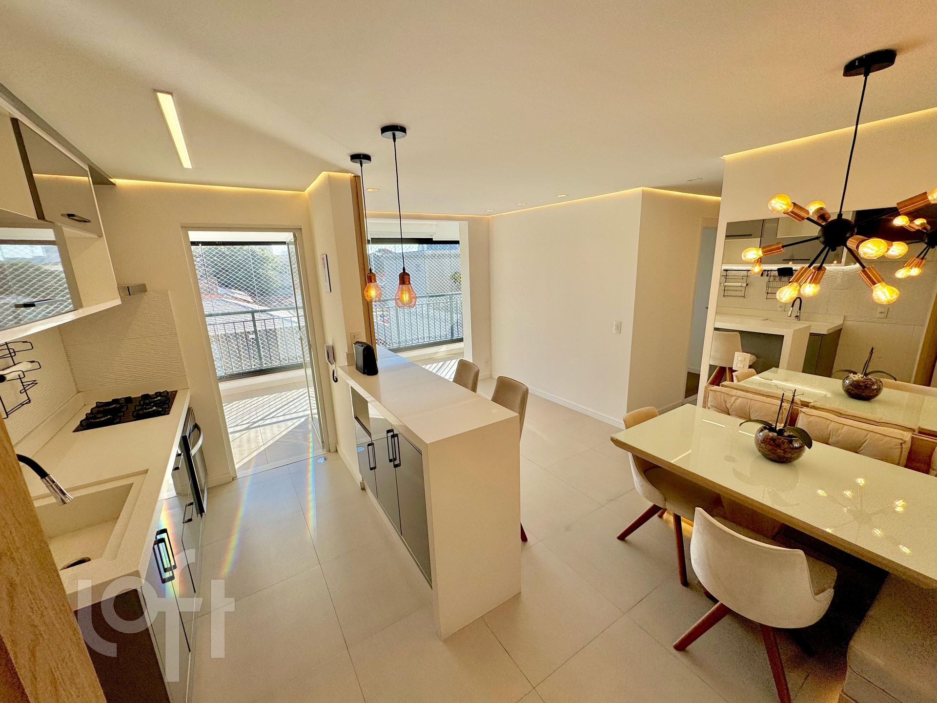 Apartamento à venda com 2 quartos, 62m² - Foto 1