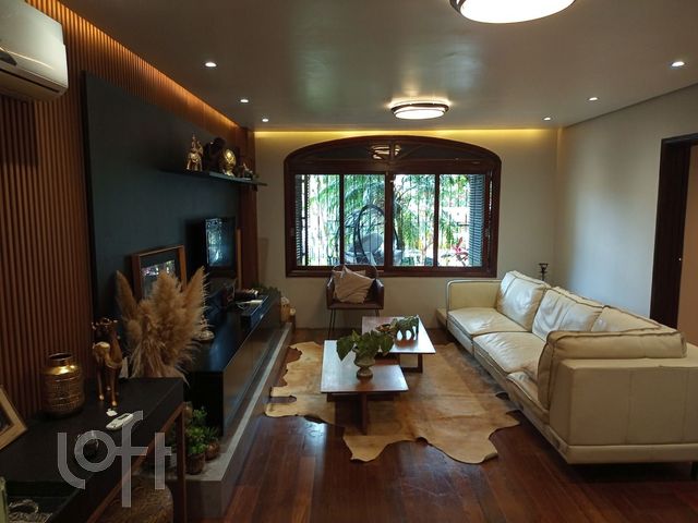 Casa com 296m², 4 dormitórios, 3 suítes, 4 vagas, Três Figueiras em Porto Alegre