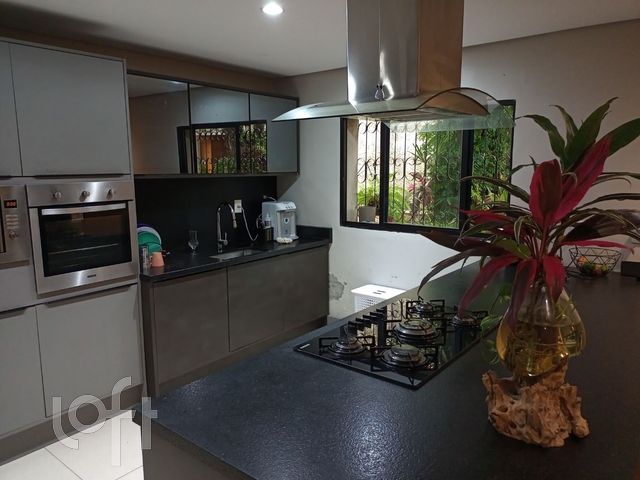 Casa com 296m², 4 dormitórios, 3 suítes, 4 vagas, Três Figueiras em Porto Alegre