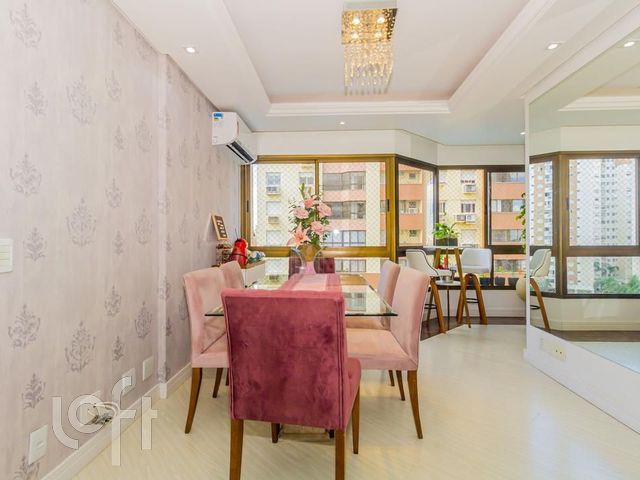 Apartamento com 90m², 3 dormitórios, 1 suíte, 2 vagas, Vila Ipiranga em Porto Alegre