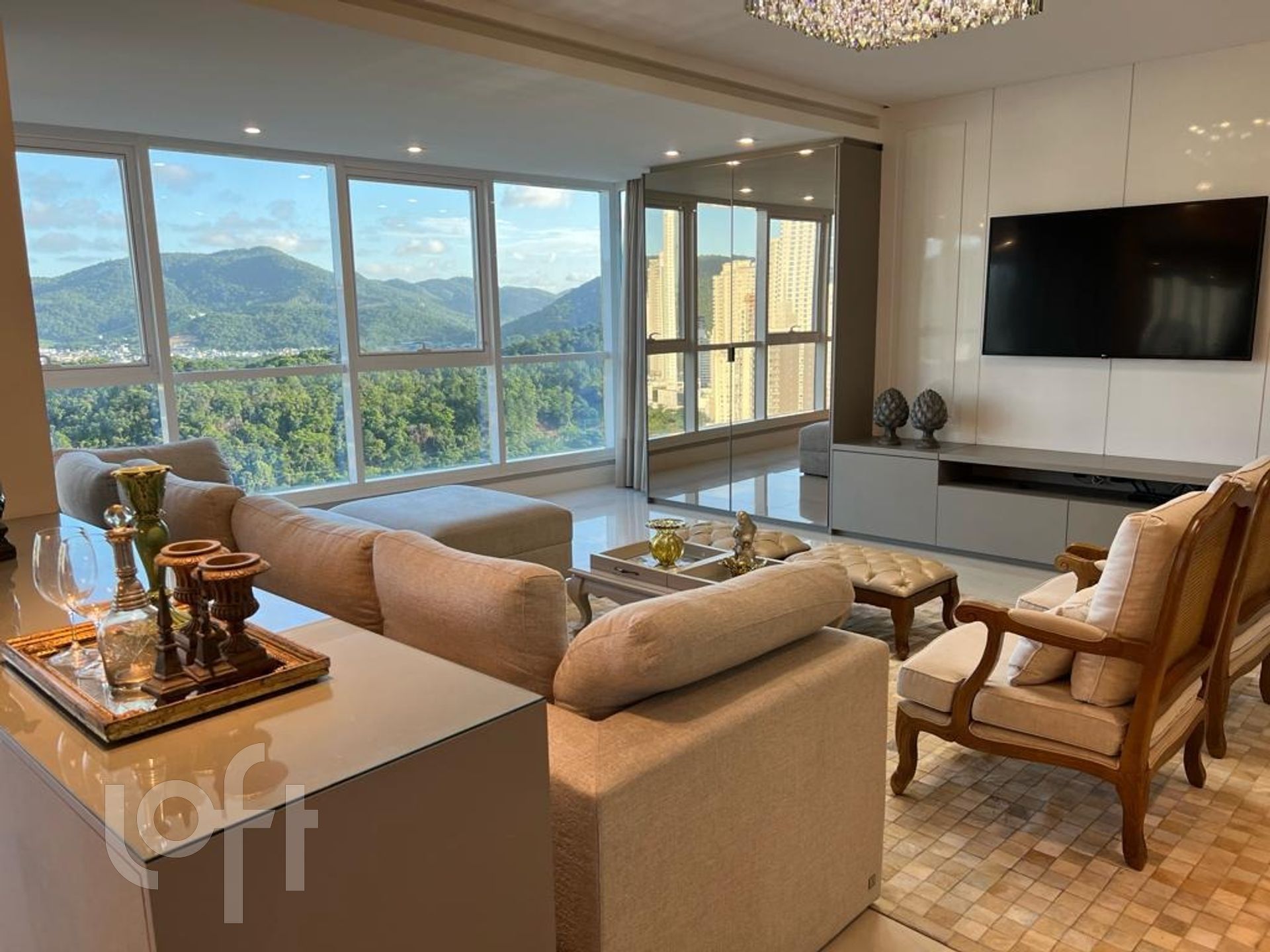 Apartamento à venda em Barra Sul com 182 m², 3 quartos, 3 suítes, 3 vagas