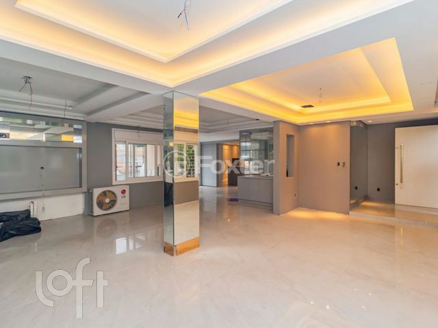 Casa com 370m², 3 dormitórios, 2 suítes, 2 vagas, Chácara das Pedras em Porto Alegre