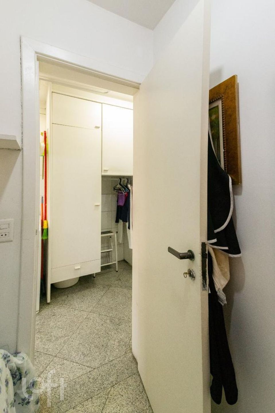 Apartamento à venda com 3 quartos, 238m² - Foto 2