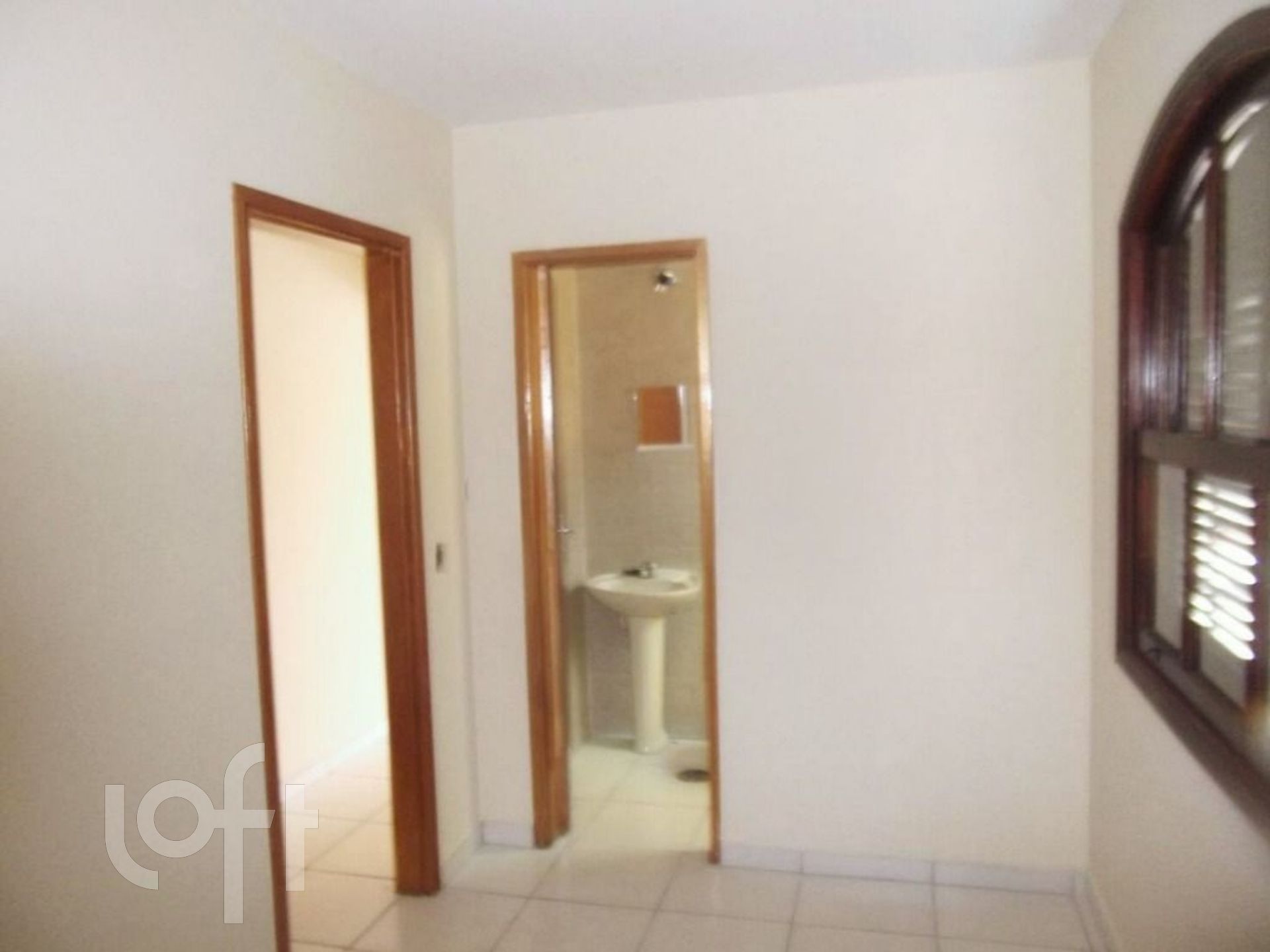 Casa à venda com 4 quartos, 180m² - Foto 2