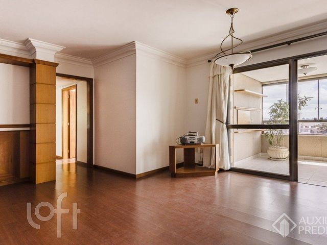 Apartamento com 95m², 3 dormitórios, 1 suíte, 1 vaga, Petrópolis em Porto Alegre