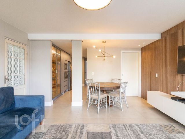 Apartamento com 75m², 2 dormitórios, 1 suíte, 1 vaga, Moinhos de Vento em Porto Alegre