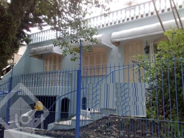 Casa com 206m², 4 dormitórios, 1 suíte, 2 vagas, Vila Ipiranga em Porto Alegre