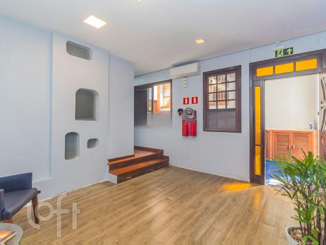 Casa com 303m², 1 suíte, 2 vagas, São João em Porto Alegre