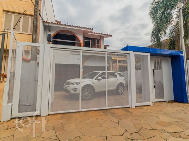 Casa com 303m², 1 suíte, 2 vagas, São João em Porto Alegre