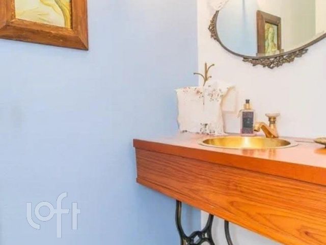 Casa com 425m², 3 dormitórios, 2 vagas, São João em Porto Alegre