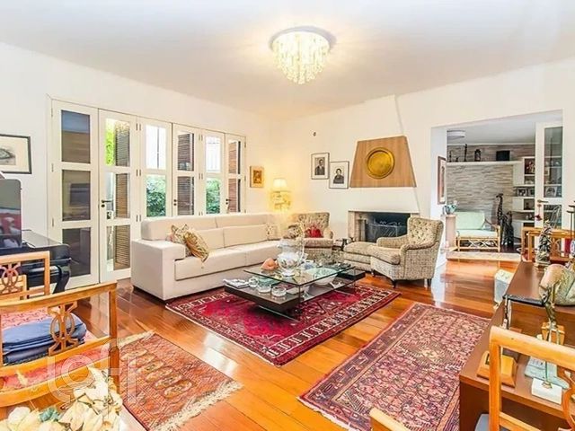 Casa com 425m², 3 dormitórios, 2 vagas, São João em Porto Alegre