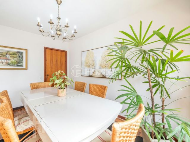 Apartamento com 114m², 3 dormitórios, 1 suíte, 1 vaga, Moinhos de Vento em Porto Alegre