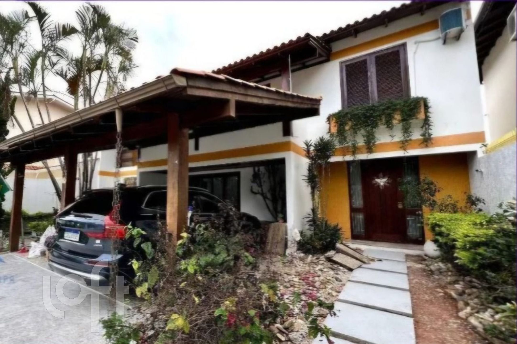 Casa à venda em Córrego Grande com 351 m², 4 quartos, 1 suíte, 4 vagas