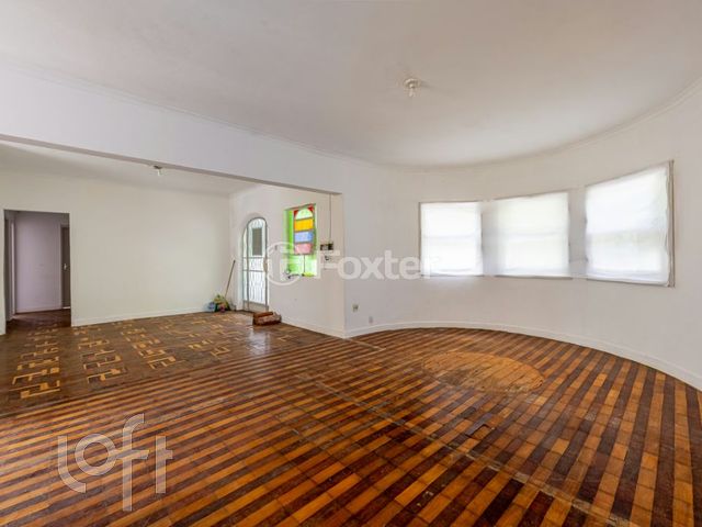 Casa com 300m², 4 dormitórios, 1 suíte, 1 vaga, Chácara das Pedras em Porto Alegre