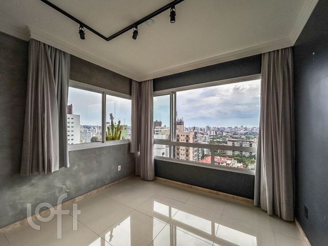 Apartamento com 96m², 3 dormitórios, 1 suíte, 3 vagas, Petrópolis em Porto Alegre