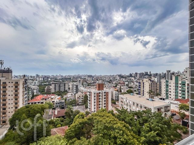Apartamento com 96m², 3 dormitórios, 1 suíte, 3 vagas, Petrópolis em Porto Alegre
