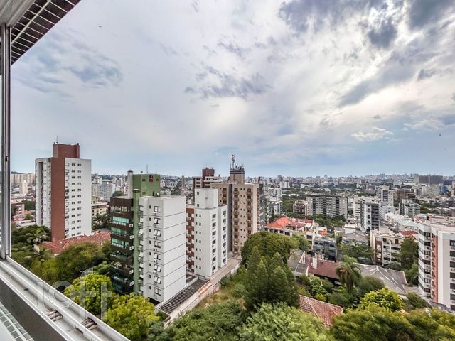 Apartamento com 96m², 3 dormitórios, 1 suíte, 3 vagas, Petrópolis em Porto Alegre