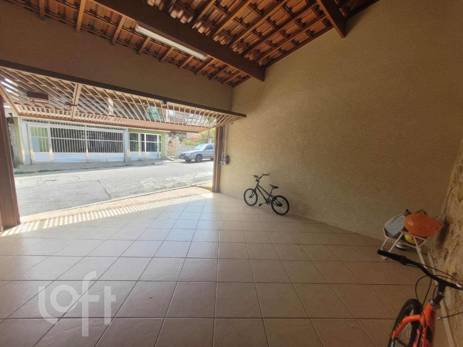 Casa à venda com 3 quartos, 134m² - Foto 1