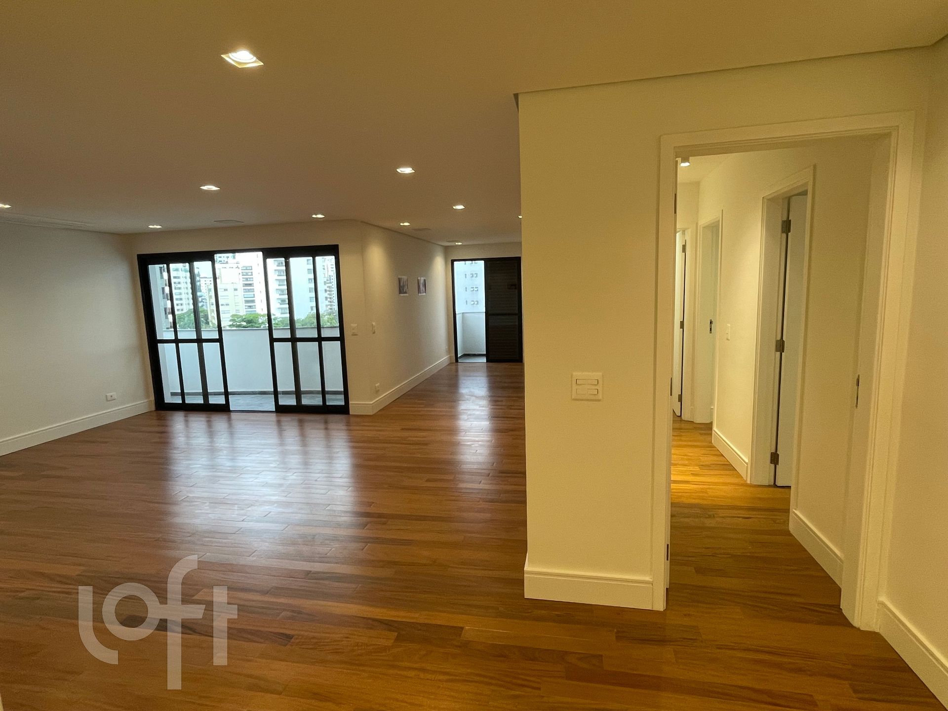 Apartamento à venda com 3 quartos, 180m² - Foto 4