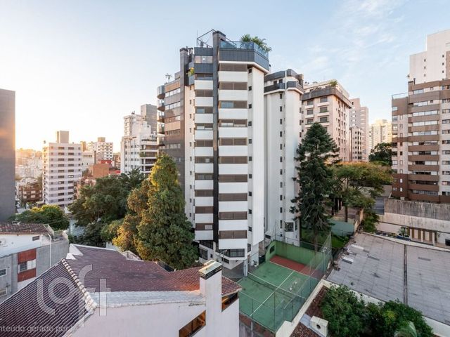 Apartamento com 131m², 3 dormitórios, 3 suítes, 3 vagas, Petrópolis em Porto Alegre