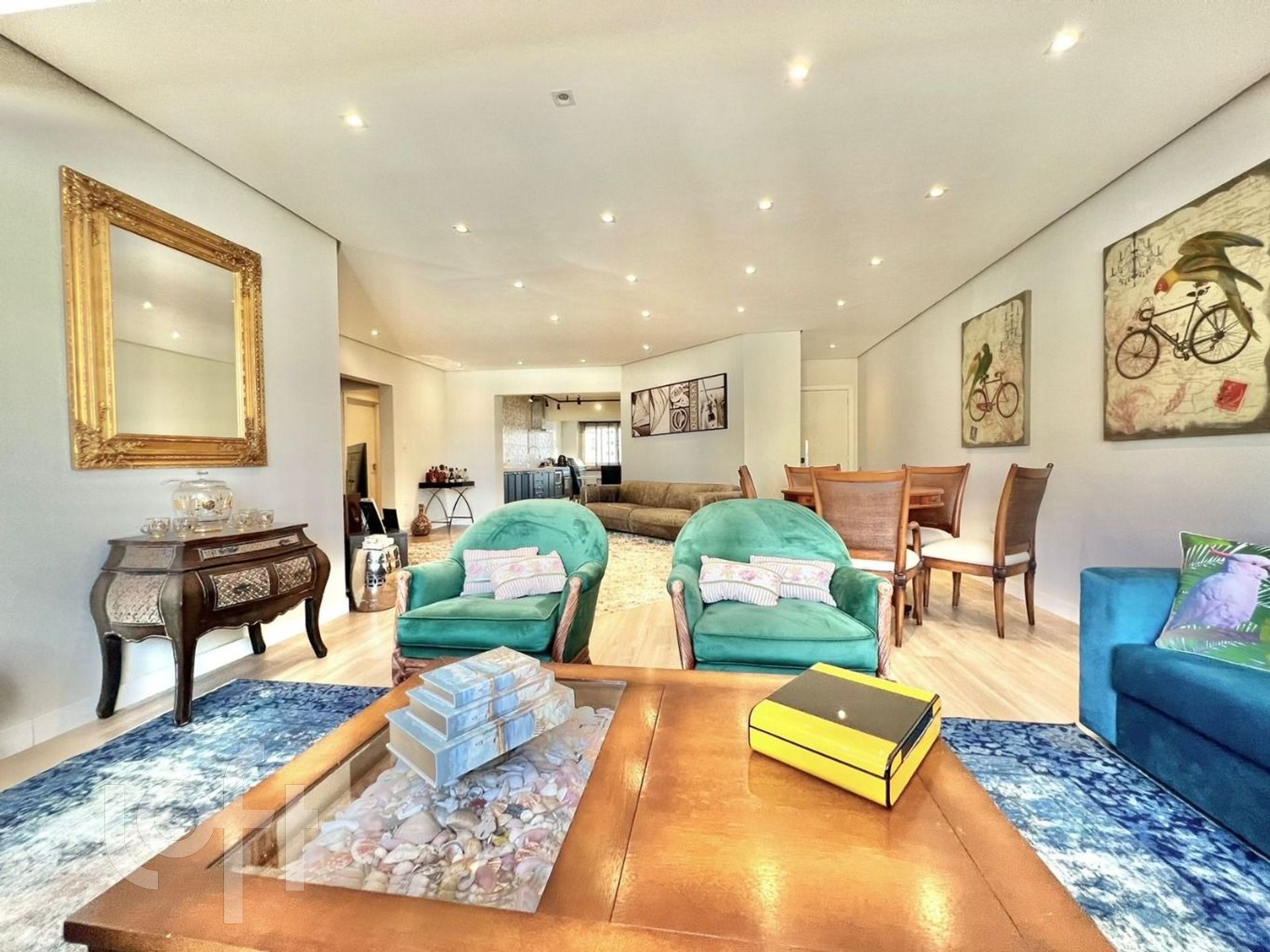 Apartamentos com 240m², 3 quartos, 2 suítes, 2 garagens, no bairro Pioneiros em Balneário Camboriú